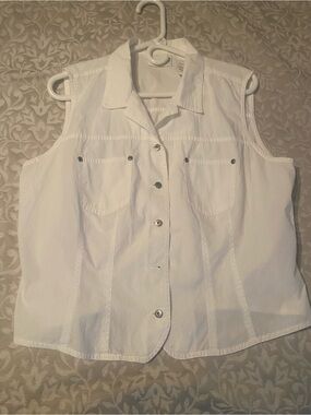 Liz Claiborne white 100% cotton sleeveless shirt.